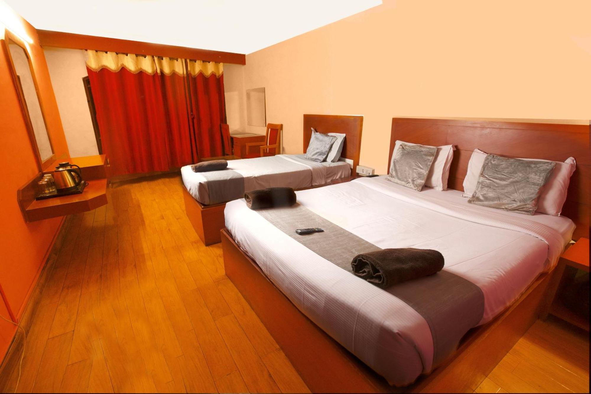 Devi Enterprises - Hotel Khems Udagamandalam Exterior foto