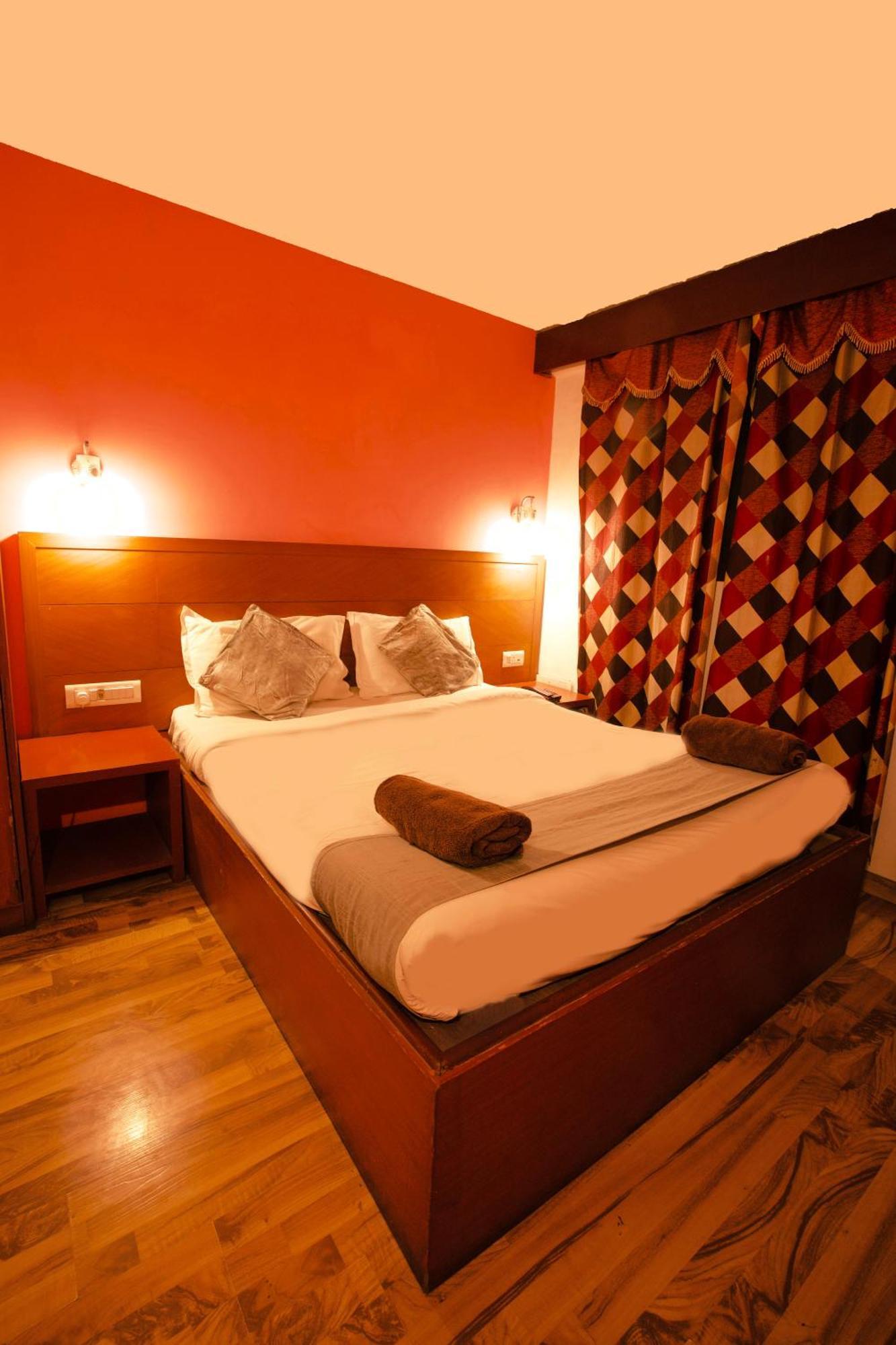 Devi Enterprises - Hotel Khems Udagamandalam Exterior foto