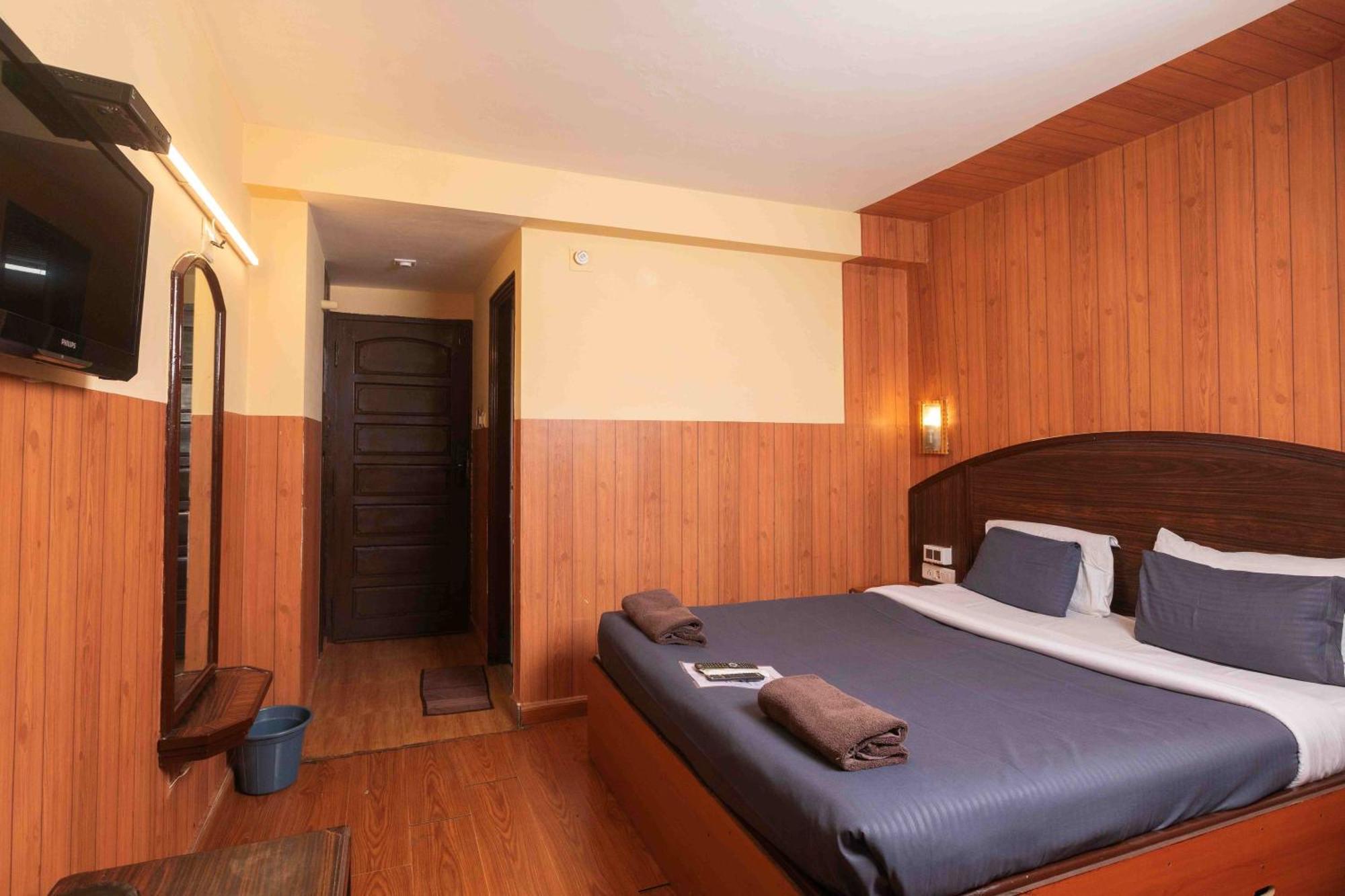 Devi Enterprises - Hotel Khems Udagamandalam Exterior foto